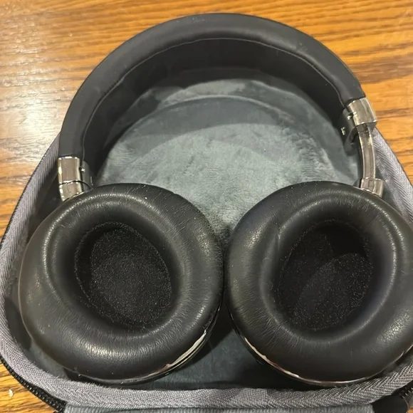 COWIN Bluetooth Headphones - Picture 3 of 3